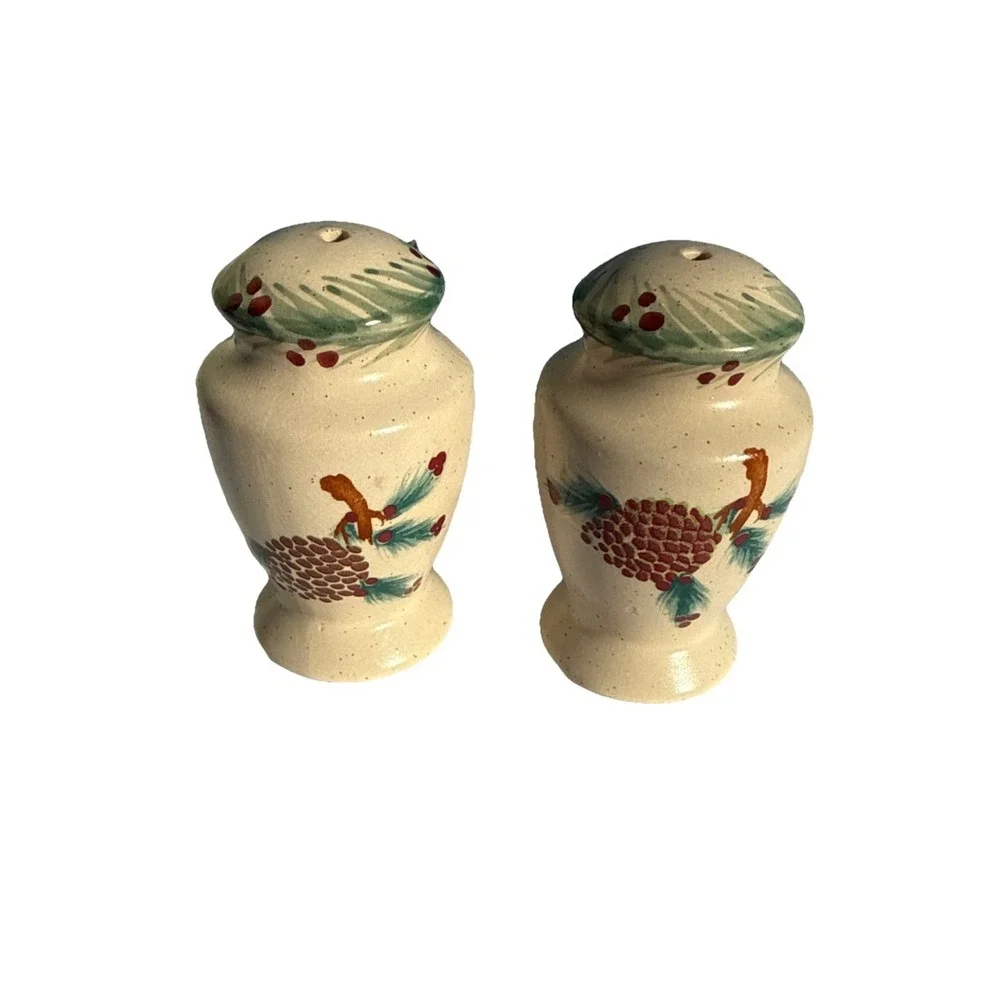 Vintage Ceramic Pine Cone And Berry Cabin‎ Decor Salt& Pepper